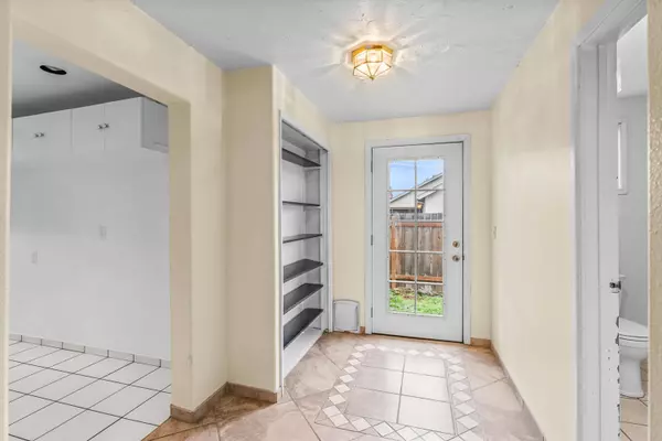 3364 Snowy Butte LN, Central Point, OR 97502