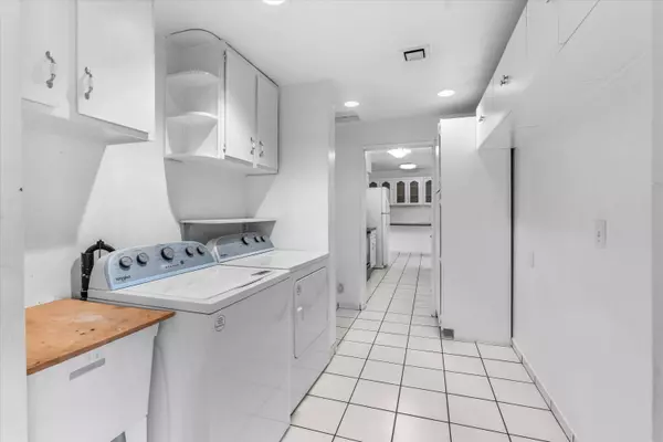 3364 Snowy Butte LN, Central Point, OR 97502