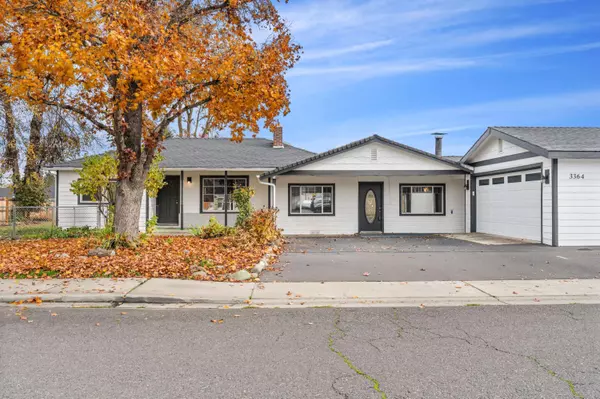 3364 Snowy Butte LN, Central Point, OR 97502