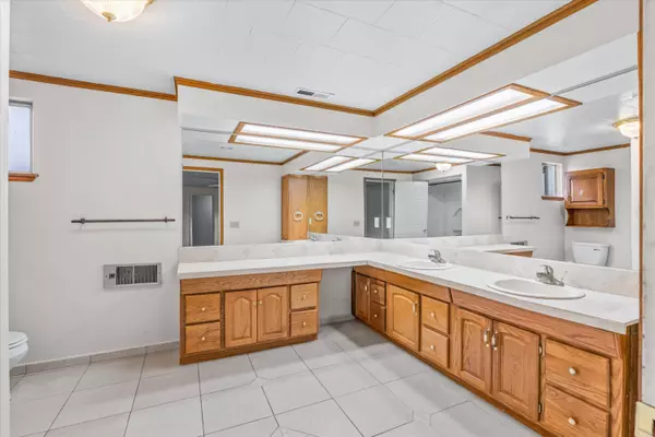 3364 Snowy Butte LN, Central Point, OR 97502