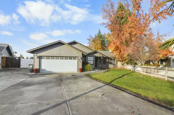 2327 Derry CT, Medford, OR 97504