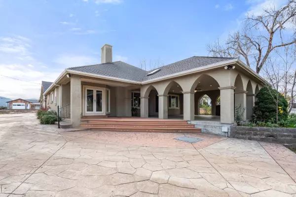 1924 Myers LN, Medford, OR 97501