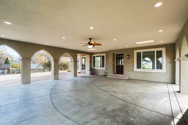 1924 Myers LN, Medford, OR 97501