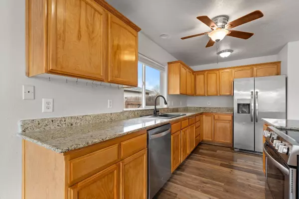 1642 Hollyhock DR, Medford, OR 97504