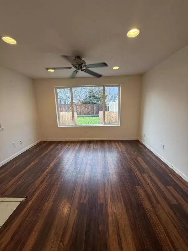 250 Tierra CIR, Eagle Point, OR 97524