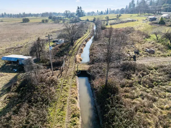 3800 Old Stage RD, Central Point, OR 97502