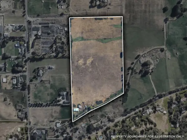 3800 Old Stage RD, Central Point, OR 97502