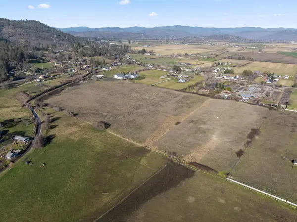 3800 Old Stage RD, Central Point, OR 97502