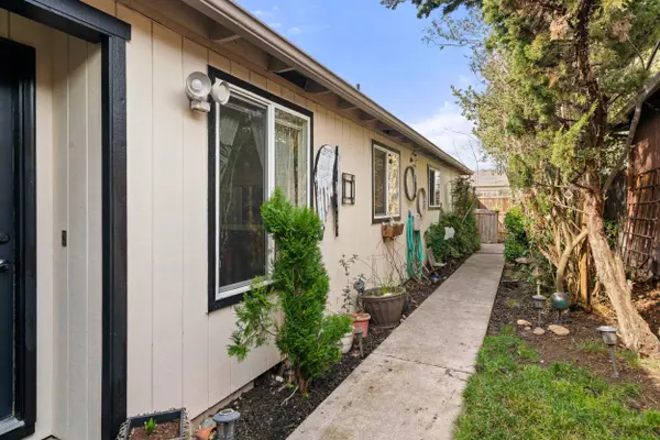 3093 Paul CIR, Medford, OR 97504