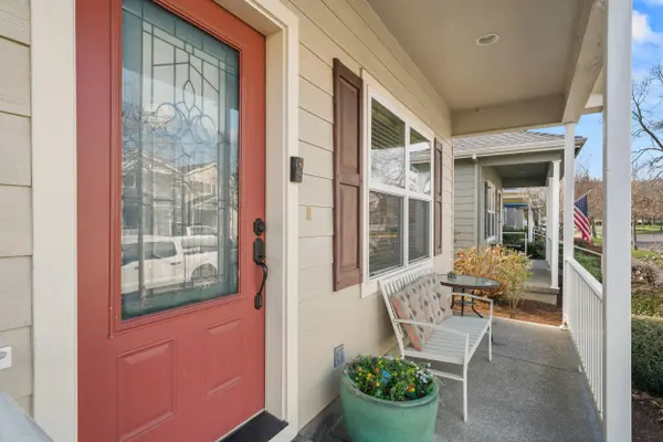 659 Blue Moon DR, Central Point, OR 97502