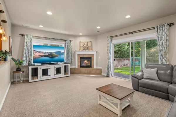 113 Skyler LN, Phoenix, OR 97535