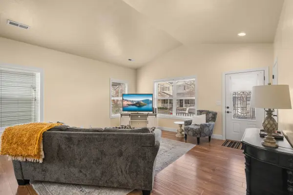 659 Blue Moon DR, Central Point, OR 97502