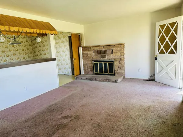 1755 Peach ST, Medford, OR 97501