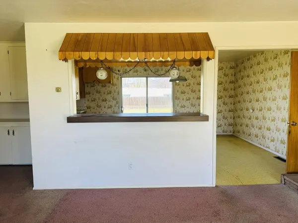 1755 Peach ST, Medford, OR 97501