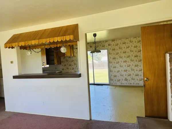 1755 Peach ST, Medford, OR 97501