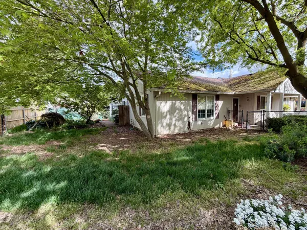 445 Midway RD, Medford, OR 97501