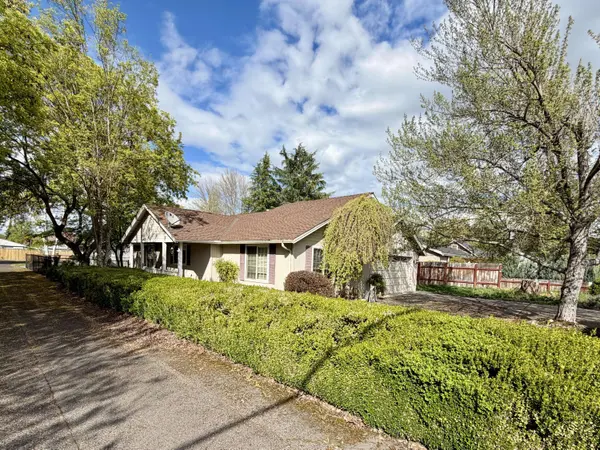 445 Midway RD, Medford, OR 97501