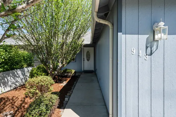 943 Hopkins RD, Central Point, OR 97502