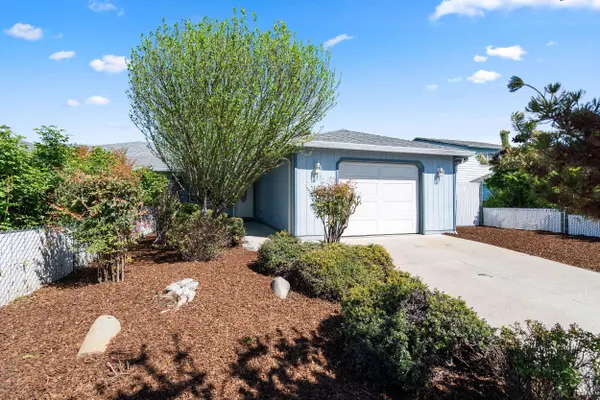 943 Hopkins RD, Central Point, OR 97502