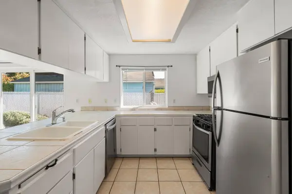 943 Hopkins RD, Central Point, OR 97502