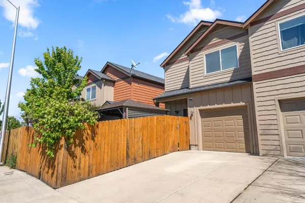 7665 24th ST, White City, OR 97503