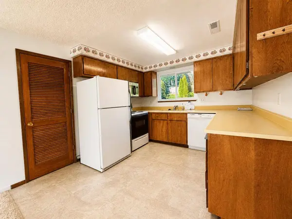 734 Brookside CIR, Rogue River, OR 97537