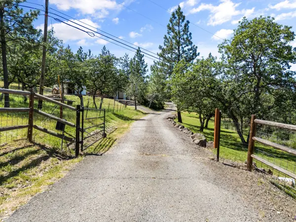 226 Entrada DR, Eagle Point, OR 97524