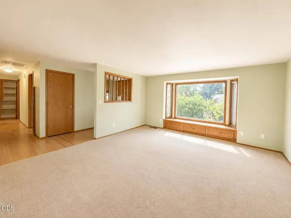 523 Golf View DR, Medford, OR 97504