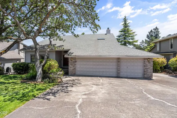 1031 Kristen DR, Medford, OR 97504