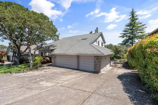1031 Kristen DR, Medford, OR 97504