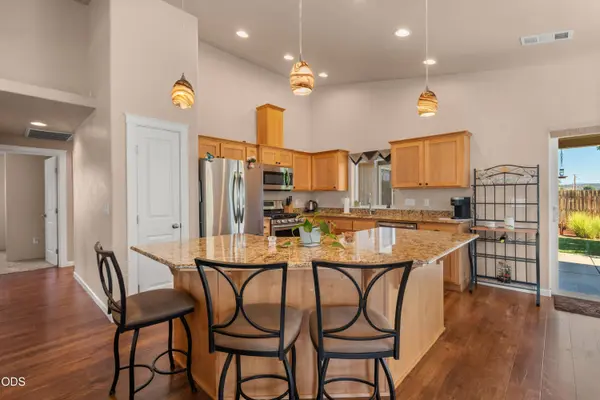 128 Cedric CT, Eagle Point, OR 97524