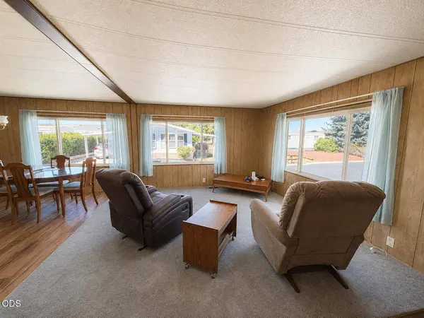 301 Freeman RD #UNIT 56, Central Point, OR 97502