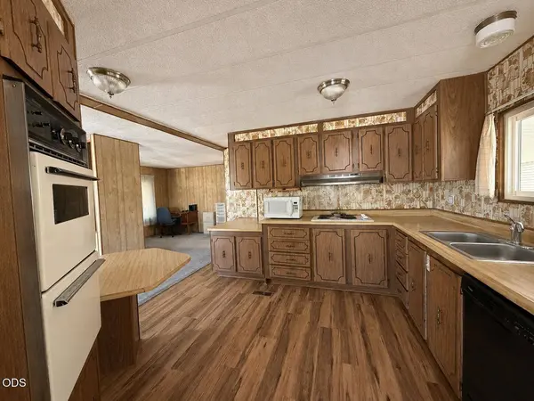 301 Freeman RD #UNIT 56, Central Point, OR 97502