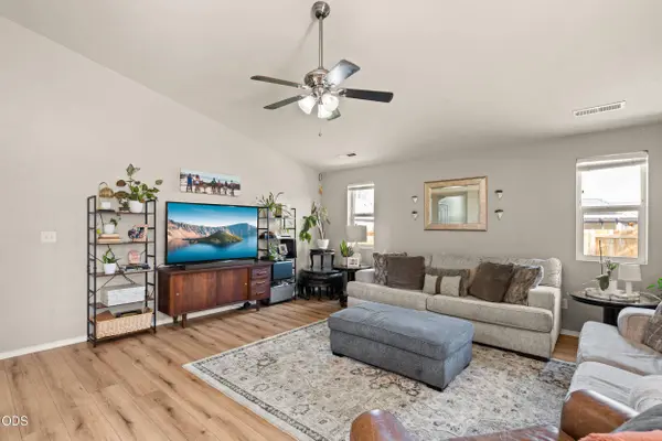 908 Archer DR, Medford, OR 97501