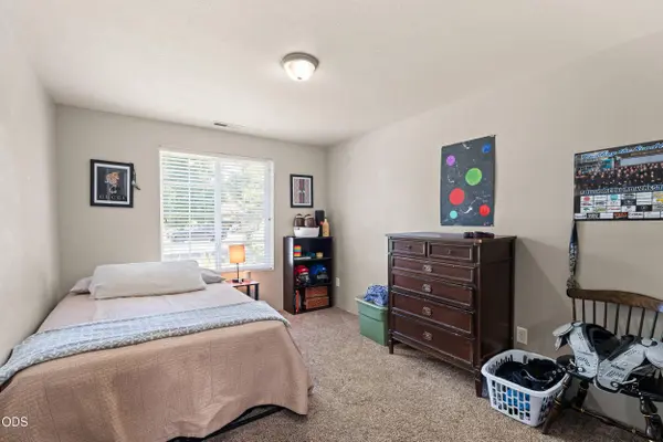 908 Archer DR, Medford, OR 97501