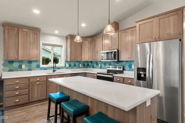 2186 Lower River RD, Grants Pass, OR 97526