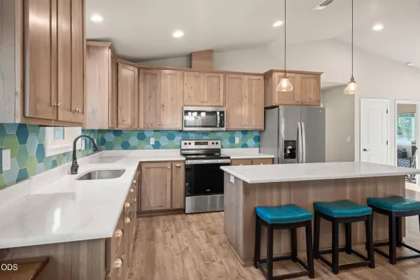 2186 Lower River RD, Grants Pass, OR 97526