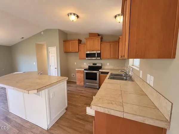 1780 Wards Creek RD, Rogue River, OR 97537