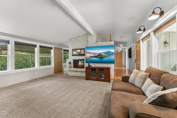 910 Crown AVE, Central Point, OR 97502