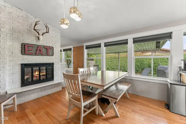 910 Crown AVE, Central Point, OR 97502