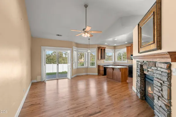 635 Cedarwood DR, Eagle Point, OR 97524
