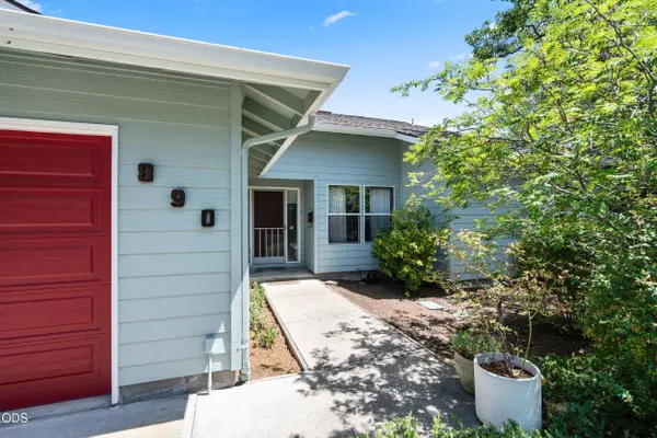 890 Twin Pines CIR, Ashland, OR 97520