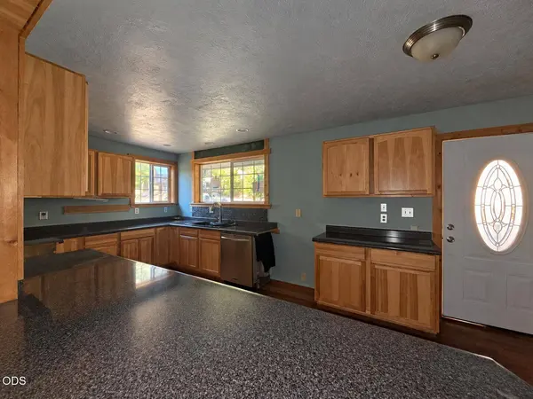 5211 Coyote Creek RD, Wolf Creek, OR 97497
