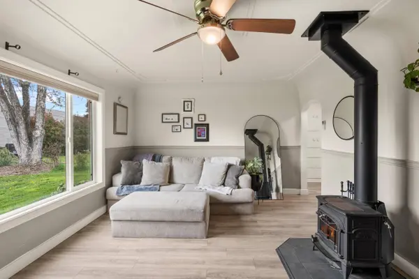 765 Queens DR, Medford, OR 97501