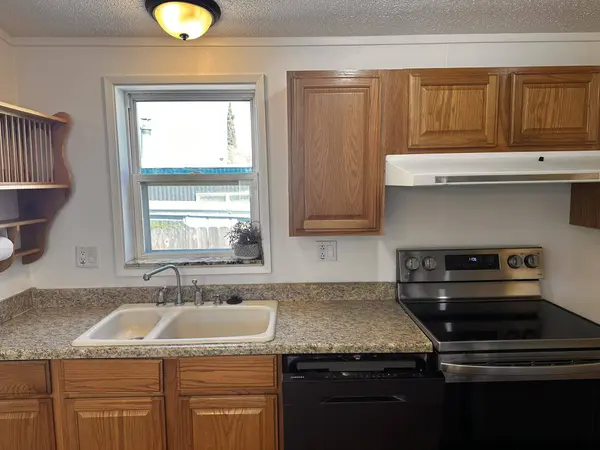 414 Stevens RD #UNIT 32, Eagle Point, OR 97524