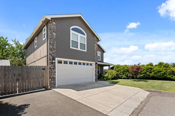 747 Spring Valley DR, Medford, OR 97501