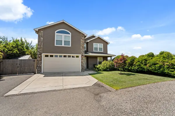 747 Spring Valley DR, Medford, OR 97501