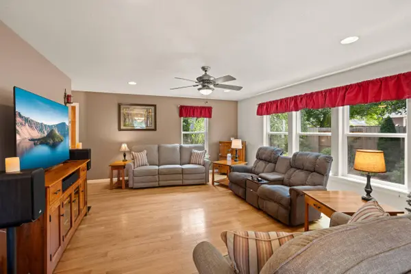 747 Spring Valley DR, Medford, OR 97501