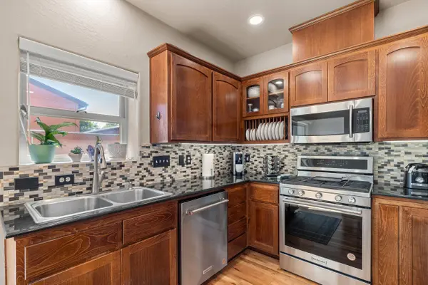 2210 Barnett RD #7, Medford, OR 97504