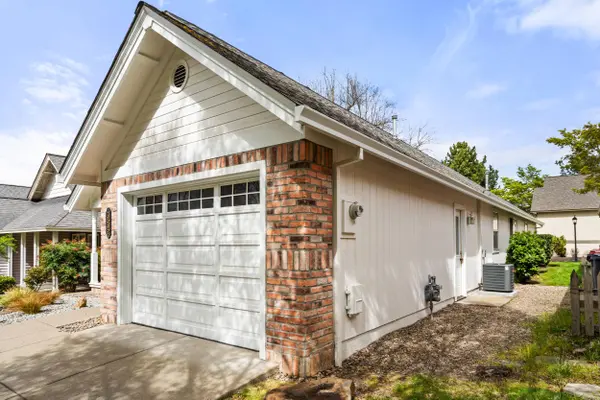 3535 Village DR, Medford, OR 97504